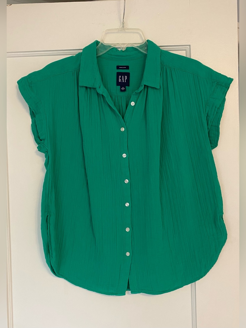 GAP Top size small petite